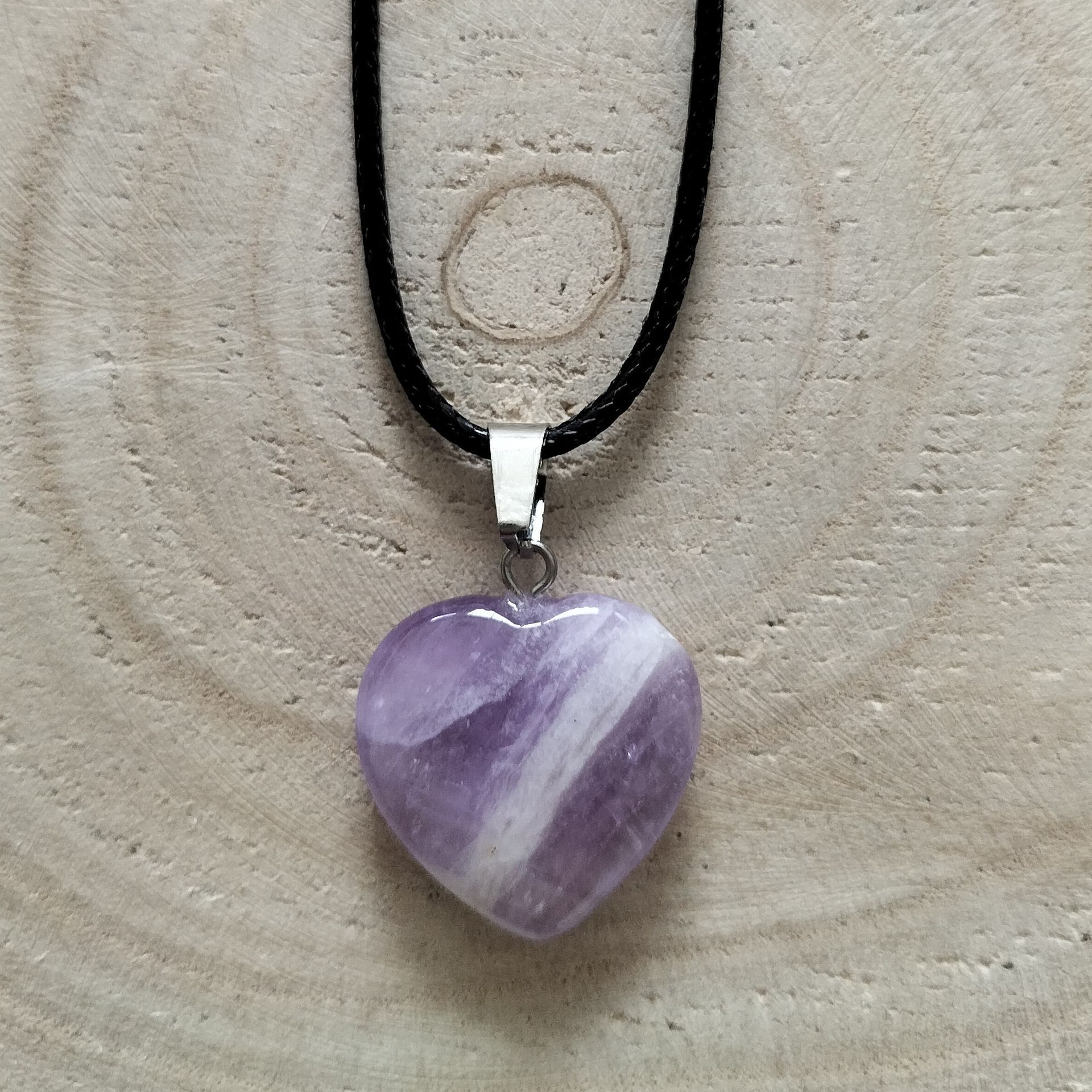 Waxkoord ketting met amethist hartje (licht)