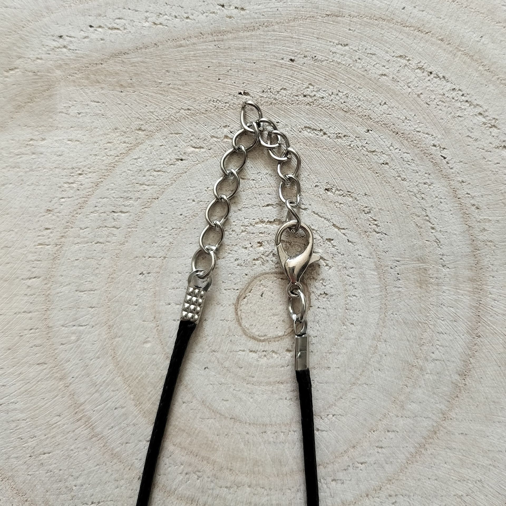 Waxkoord ketting met amethist hartje (donker)