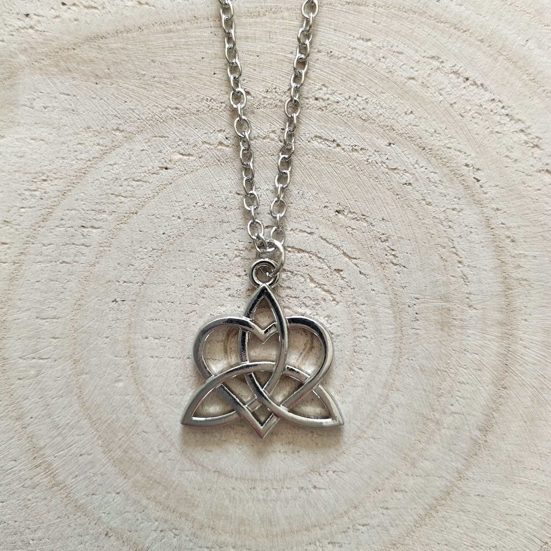 Keltische liefdesknoop ketting