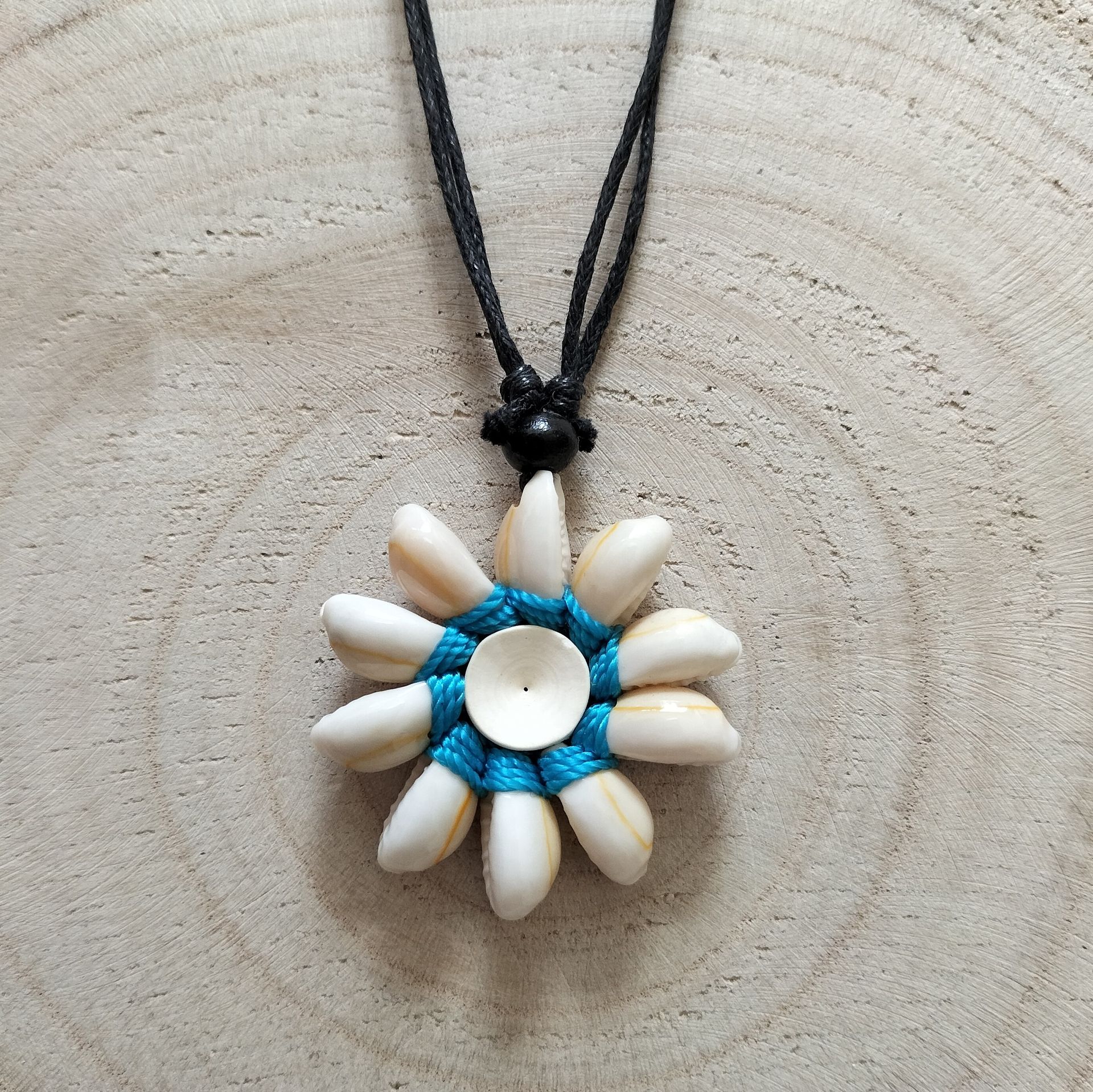 Waxkoord ketting met schelpen