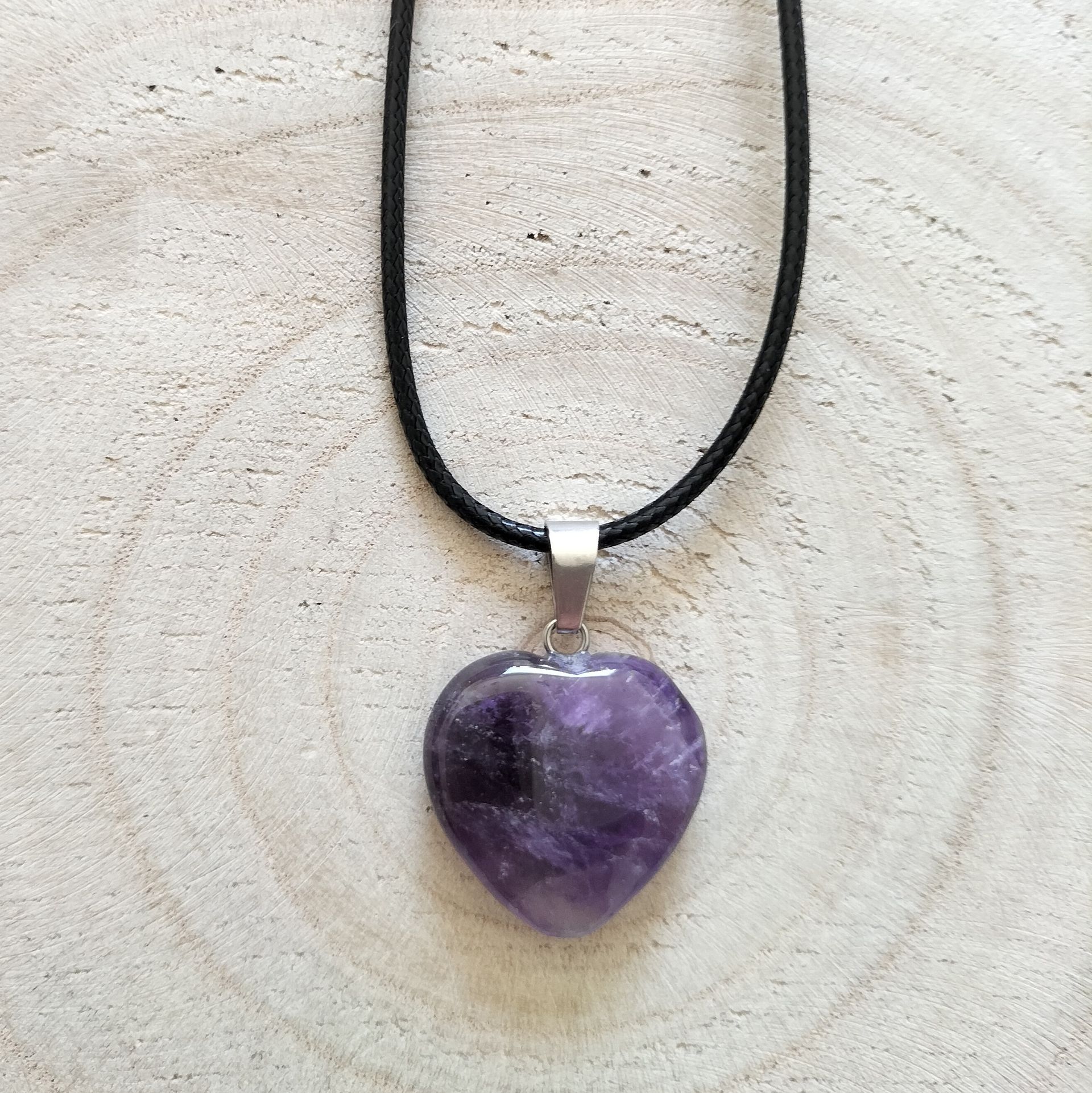 Waxkoord ketting met amethist hartje (donker)