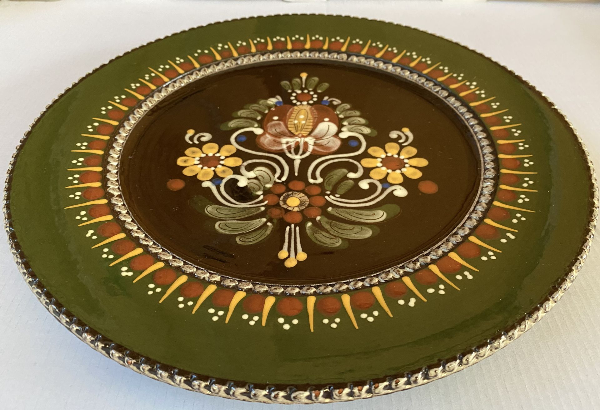 Vintage wandbord met bloemmotief