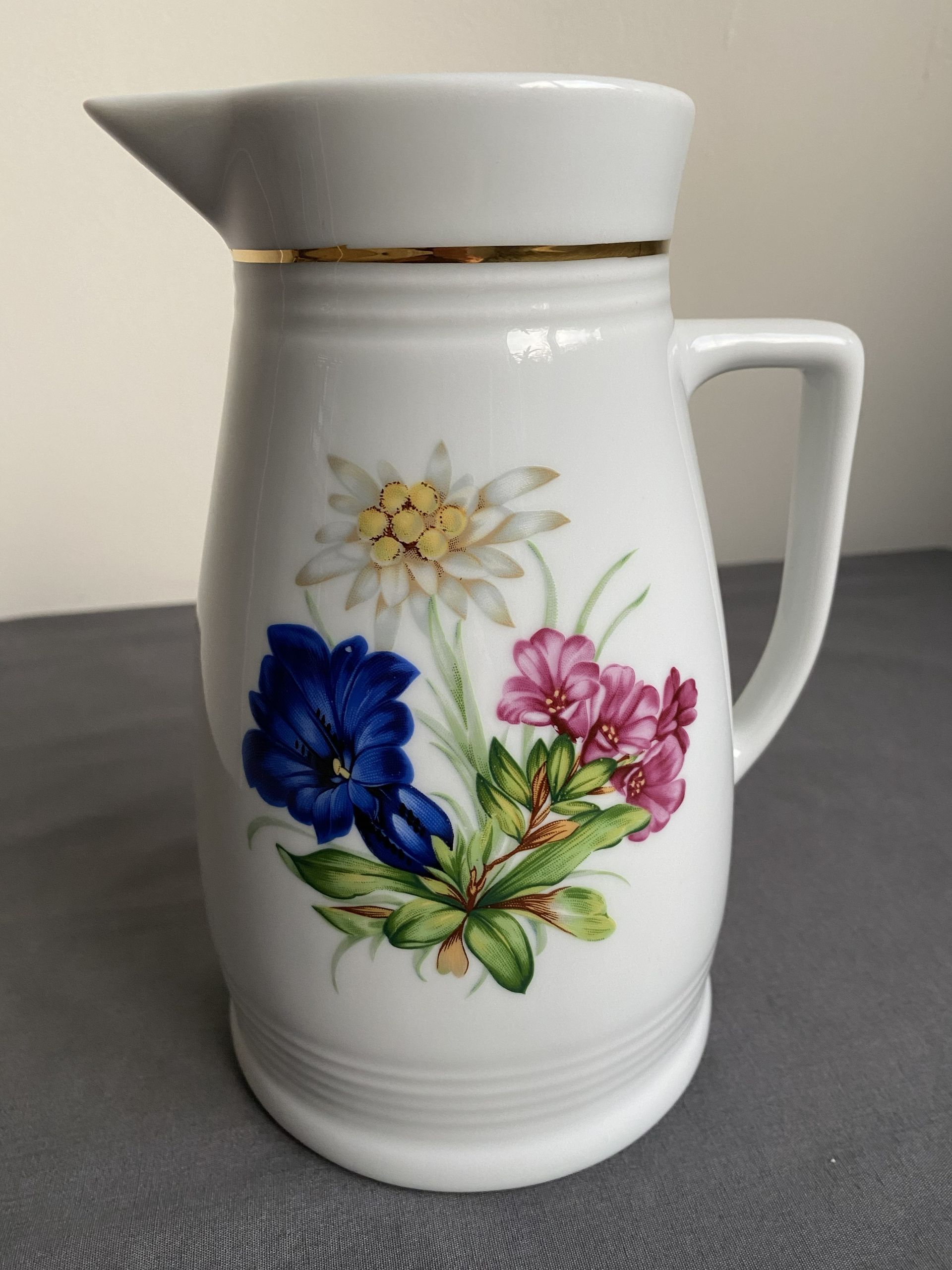Vintage porseleinen melkkan met bloemmotief van Lilien Porzellan