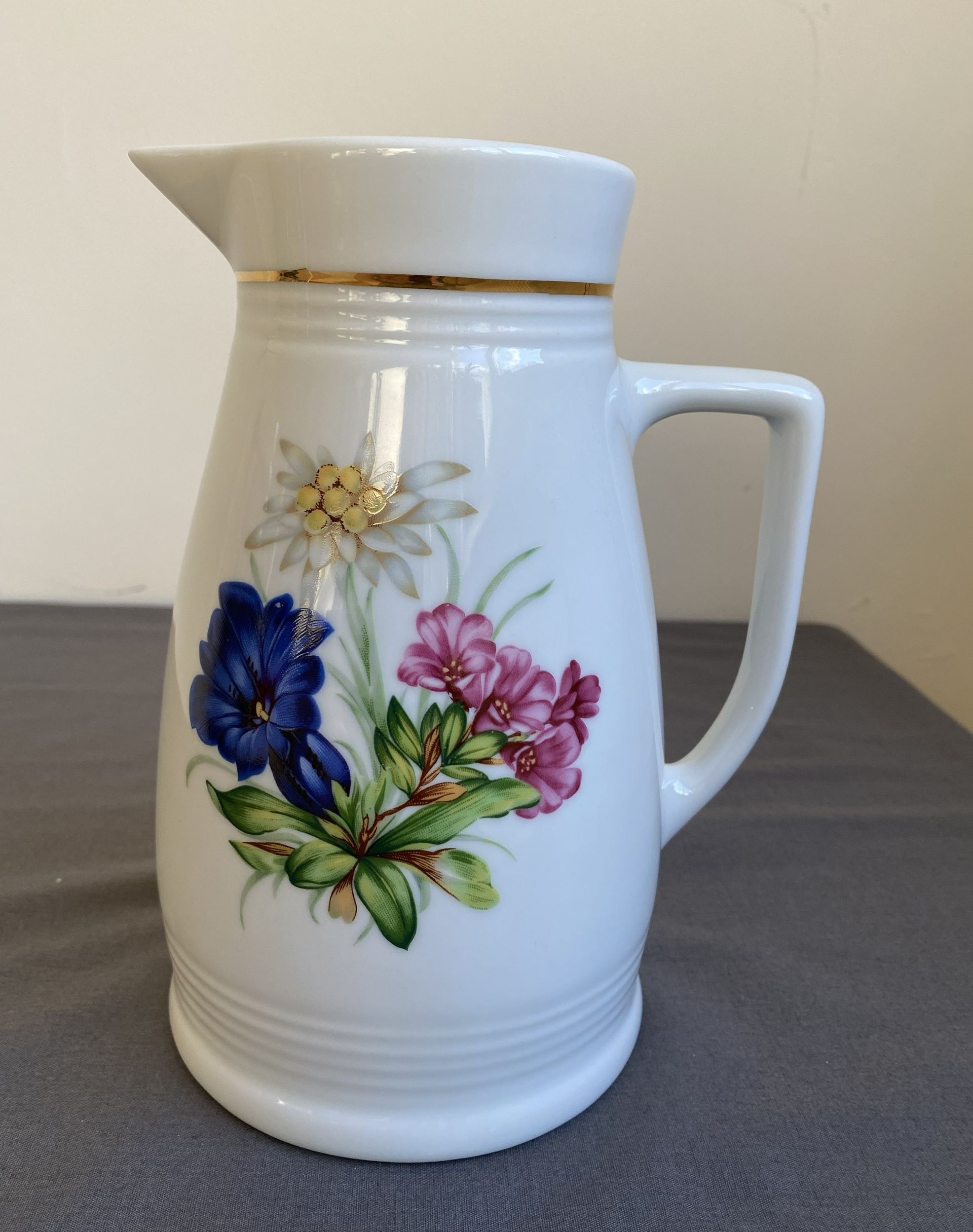 Vintage porseleinen melkkan met bloemmotief van Lilien Porzellan