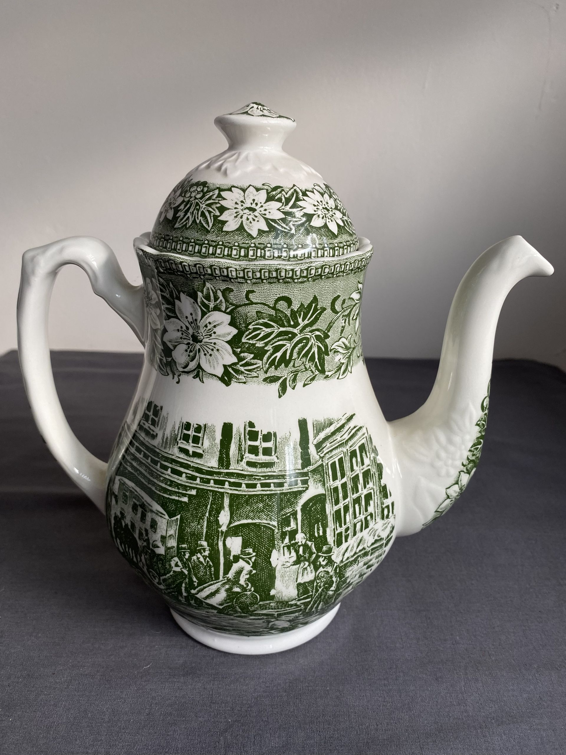 Vintage porseleinen koffiepot van Royal Tudor Ware