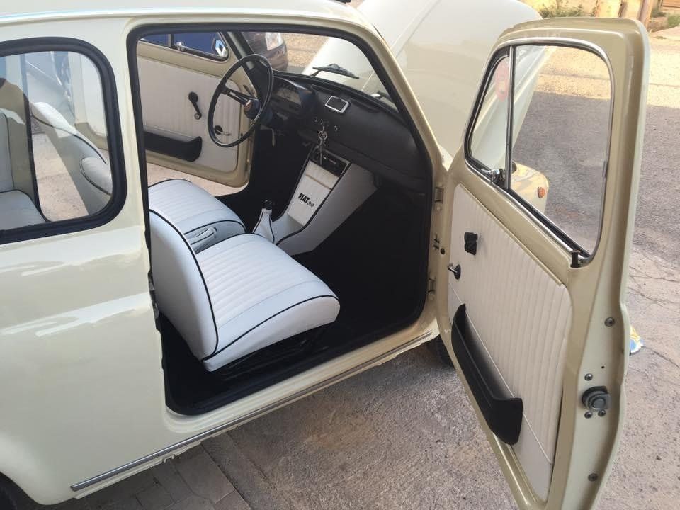 interni di una 500 restaurata