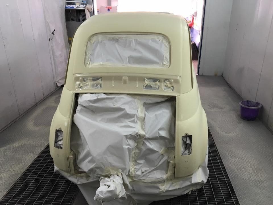 cofano posteriore di una 500 da restaurare