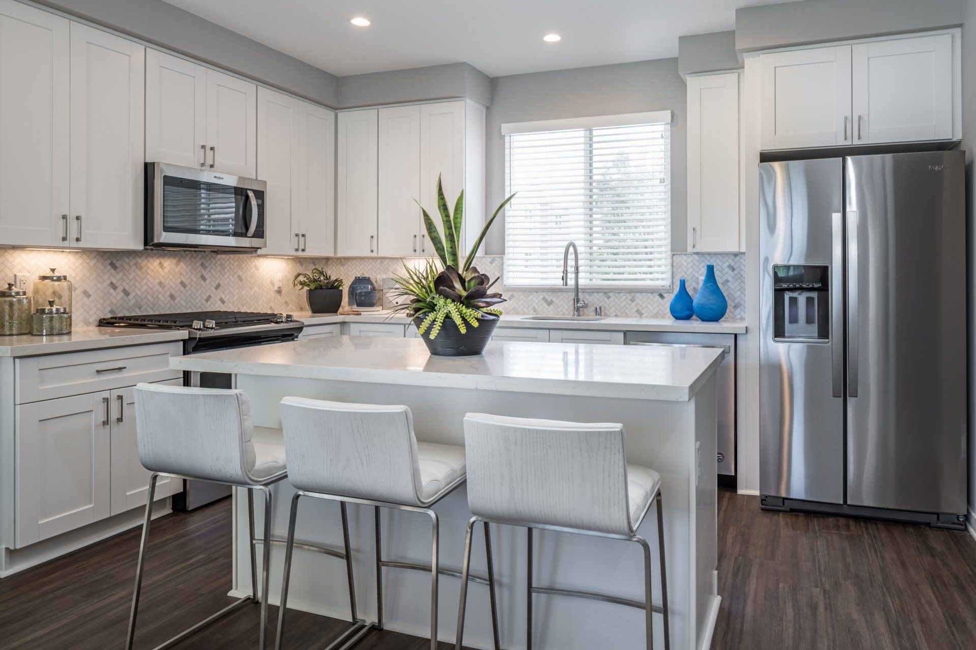 Villea Lake Murray Kitchen Photo With Stools