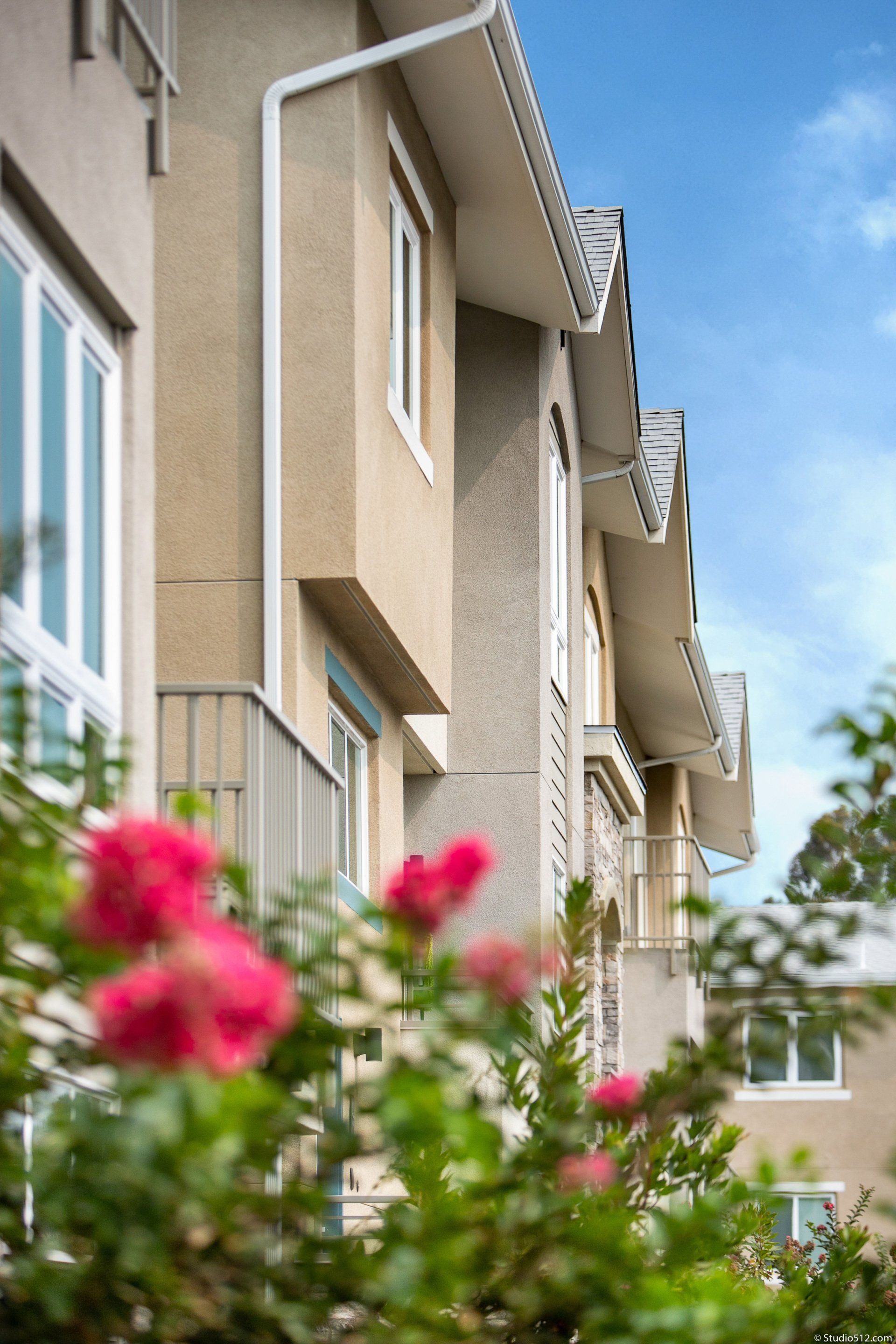 Villea Lake Murray Building Photo With Floral Foreground