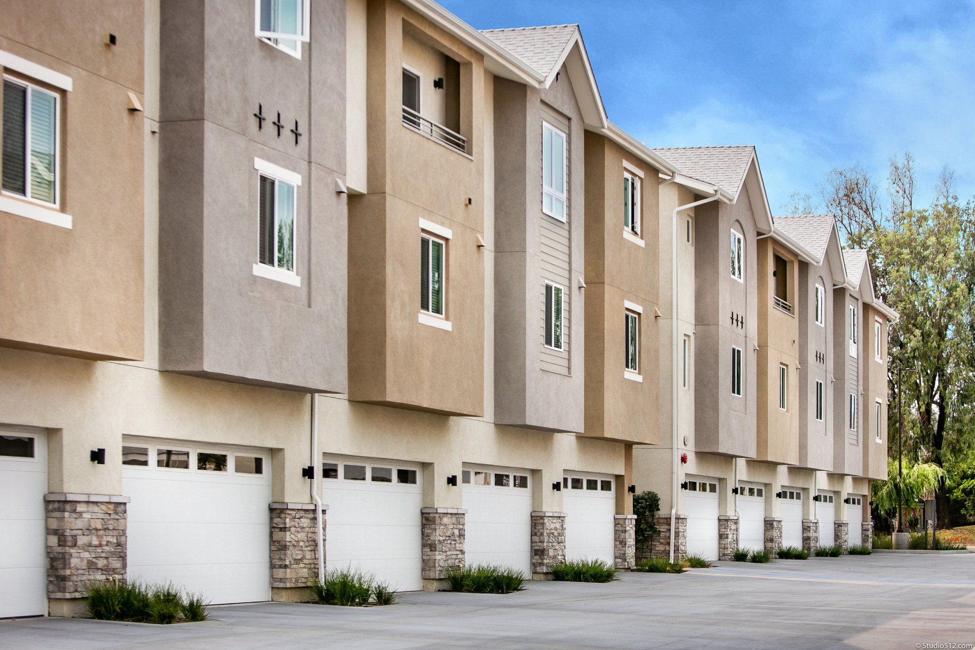 Villea Lake Murray Driveway and Buildings Photo