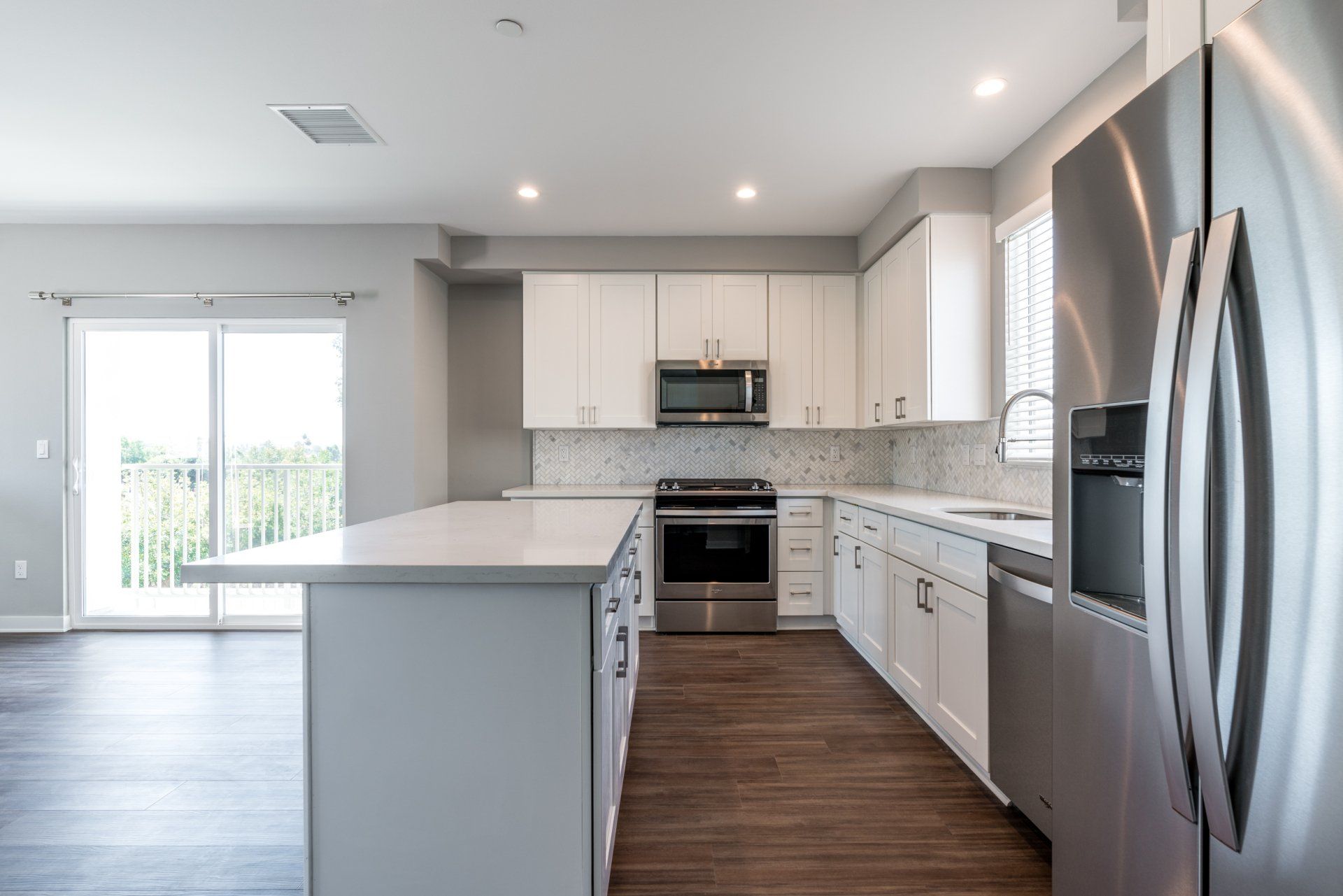 Villea Lake Murray Kitchen Photo Sideview