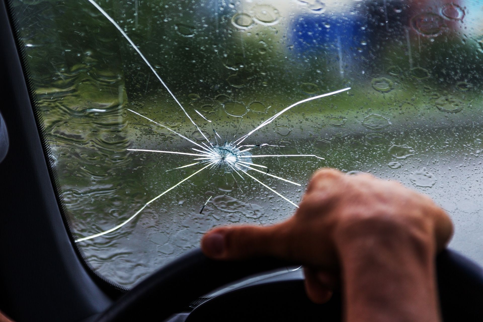 What To Do When Your Windshield Cracks While Driving