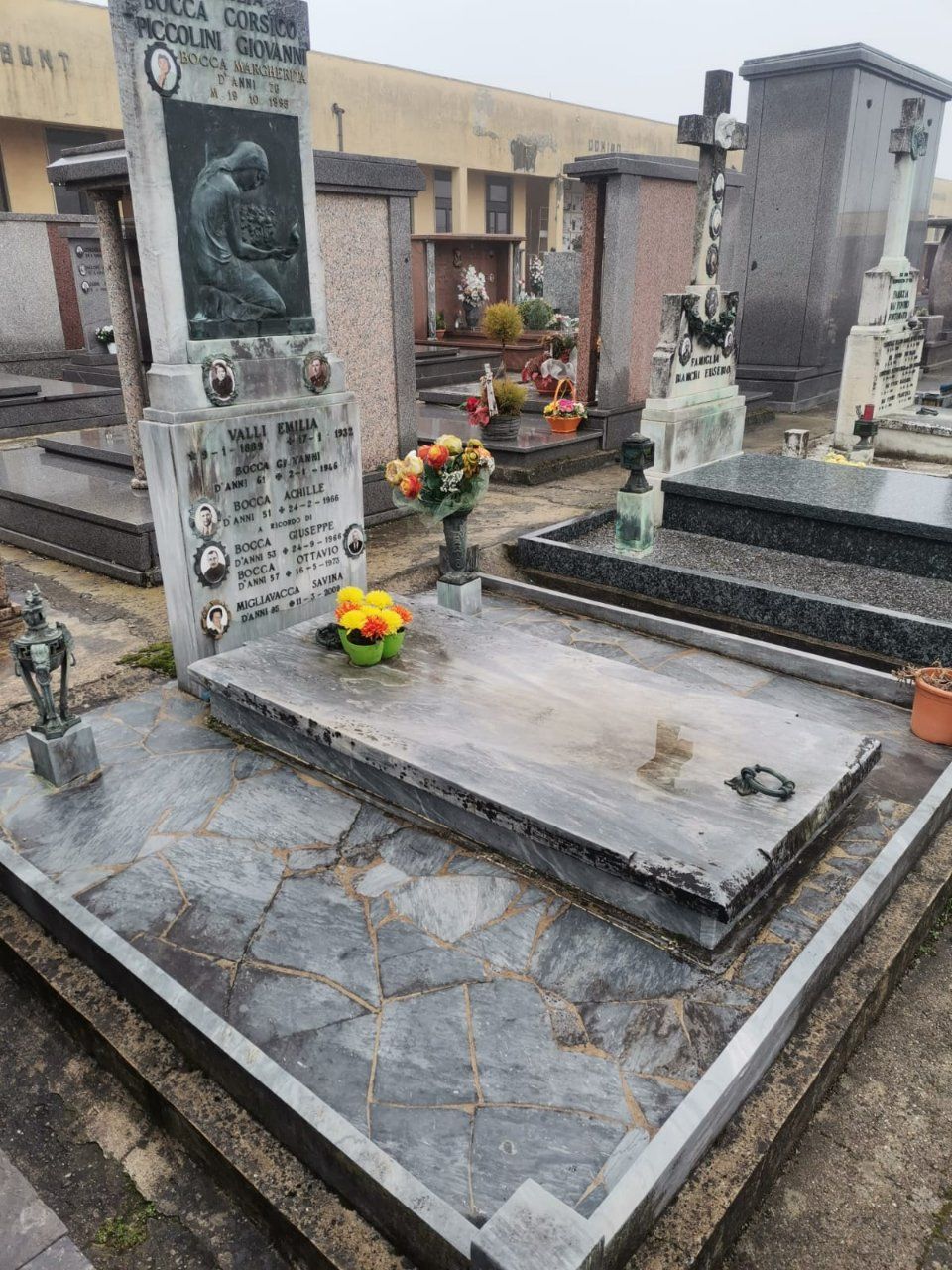 Manutenzione monumenti funebri in marmo e granito