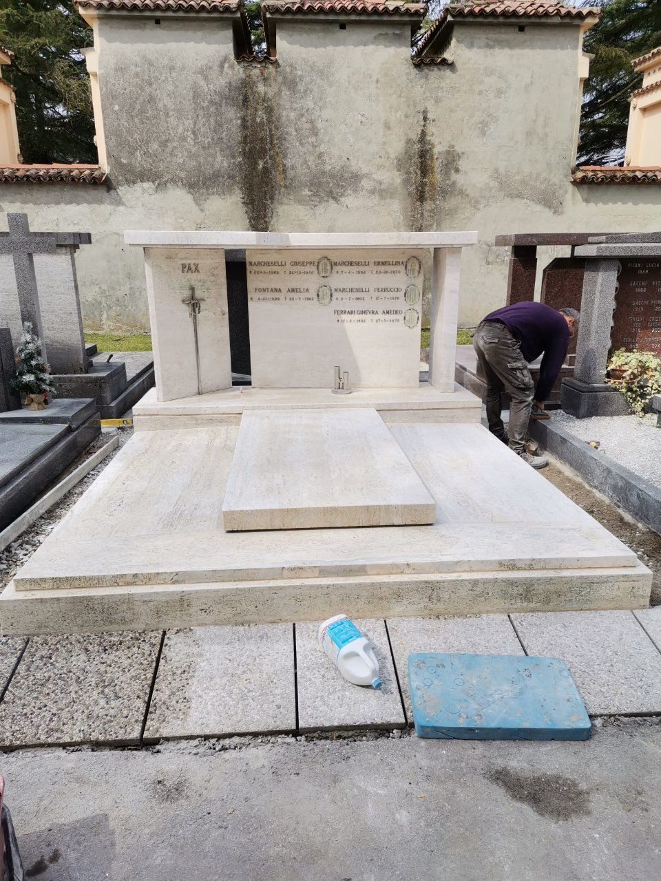 Restauro completo monumento funebre in marmo