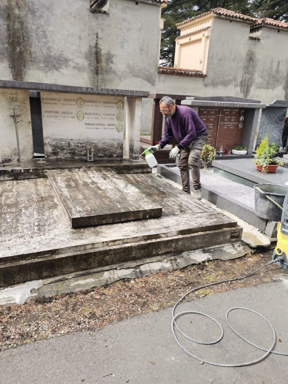 Pulitura monumenti cimiteriali