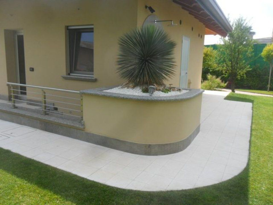 Arredamenti a Vigevano - Vialetto in pietra