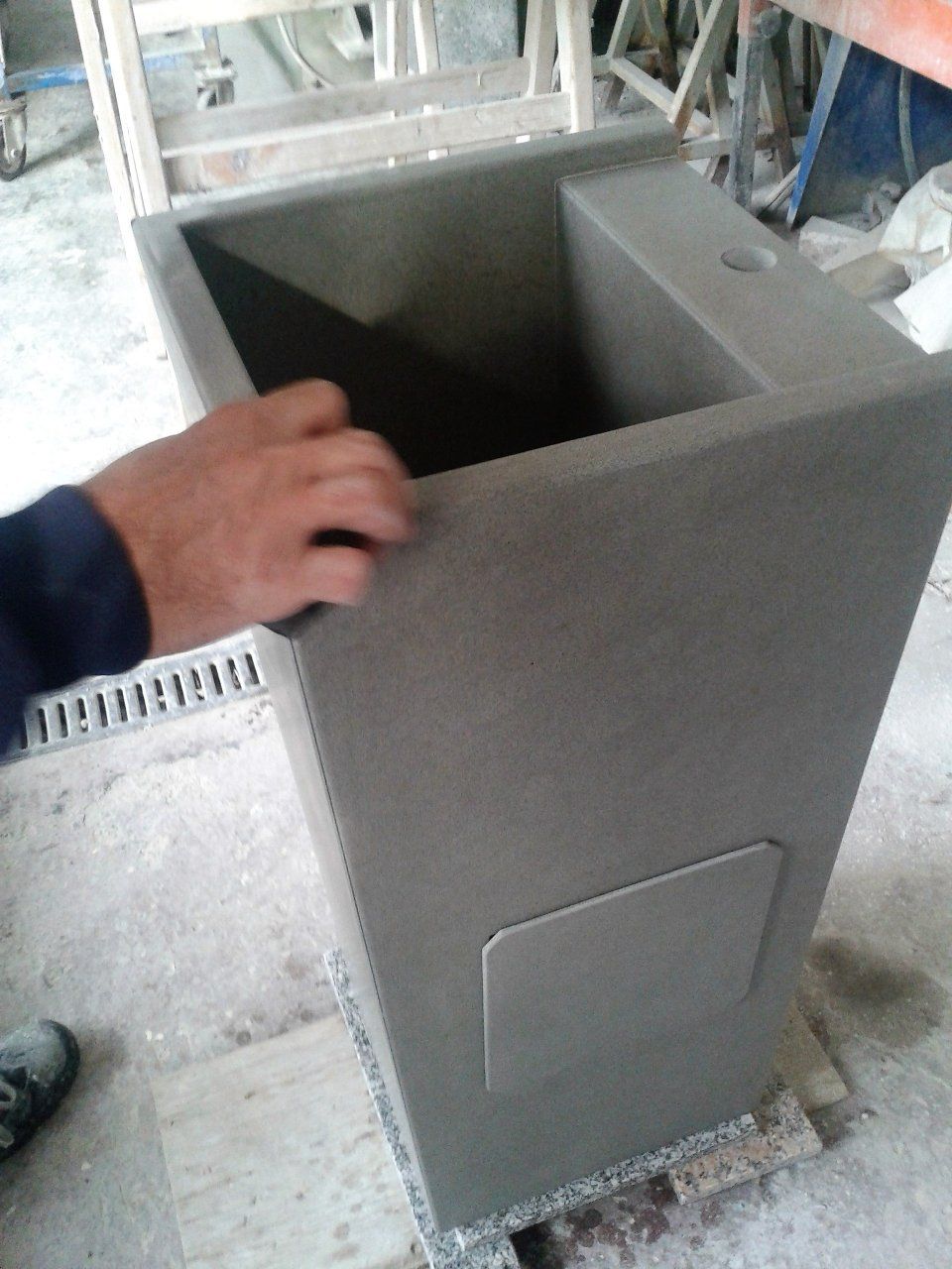 Arredamenti a Vigevano - Fontanella da giardino esterno