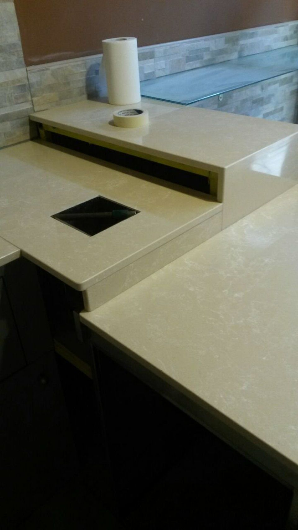 Arredamenti a Vigevano - Piano cucina in marmo su misura