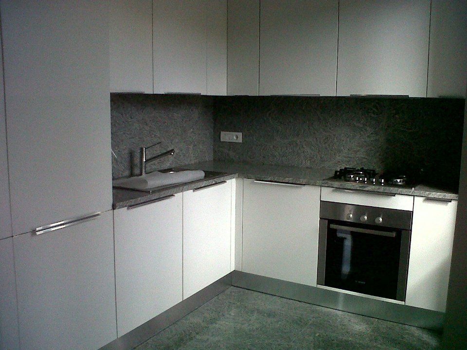 Arredamenti a Vigevano - Cucina con inserti in marmo