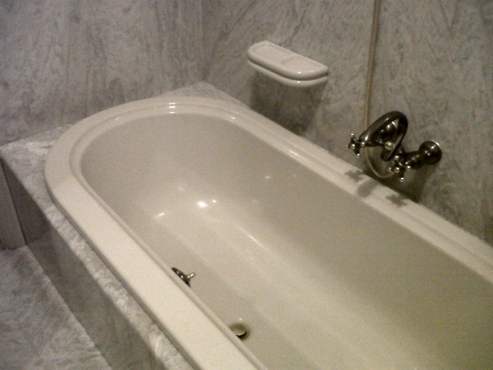 arredamenti a Vigevano - vasca in marmo