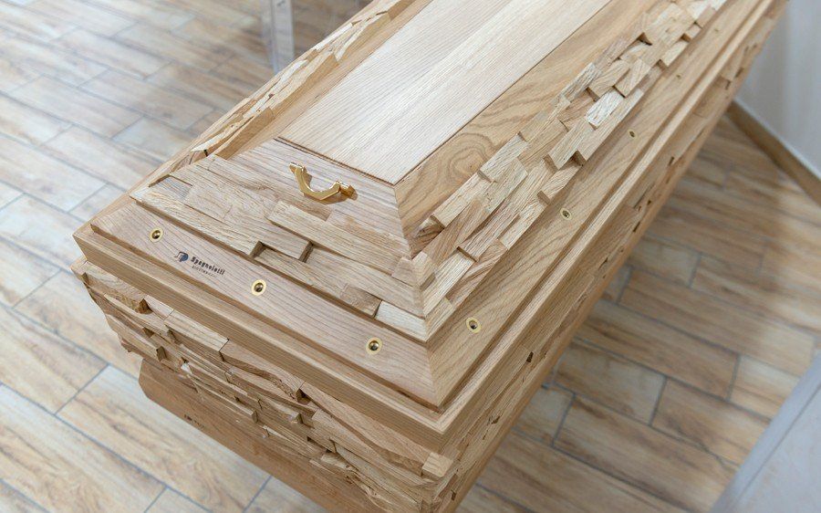Cofano funebre in legno artigianale