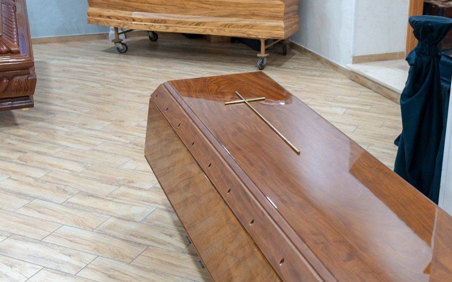 Cofano funebre con croce