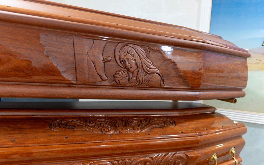 Cofano funebre con immagini bibliche