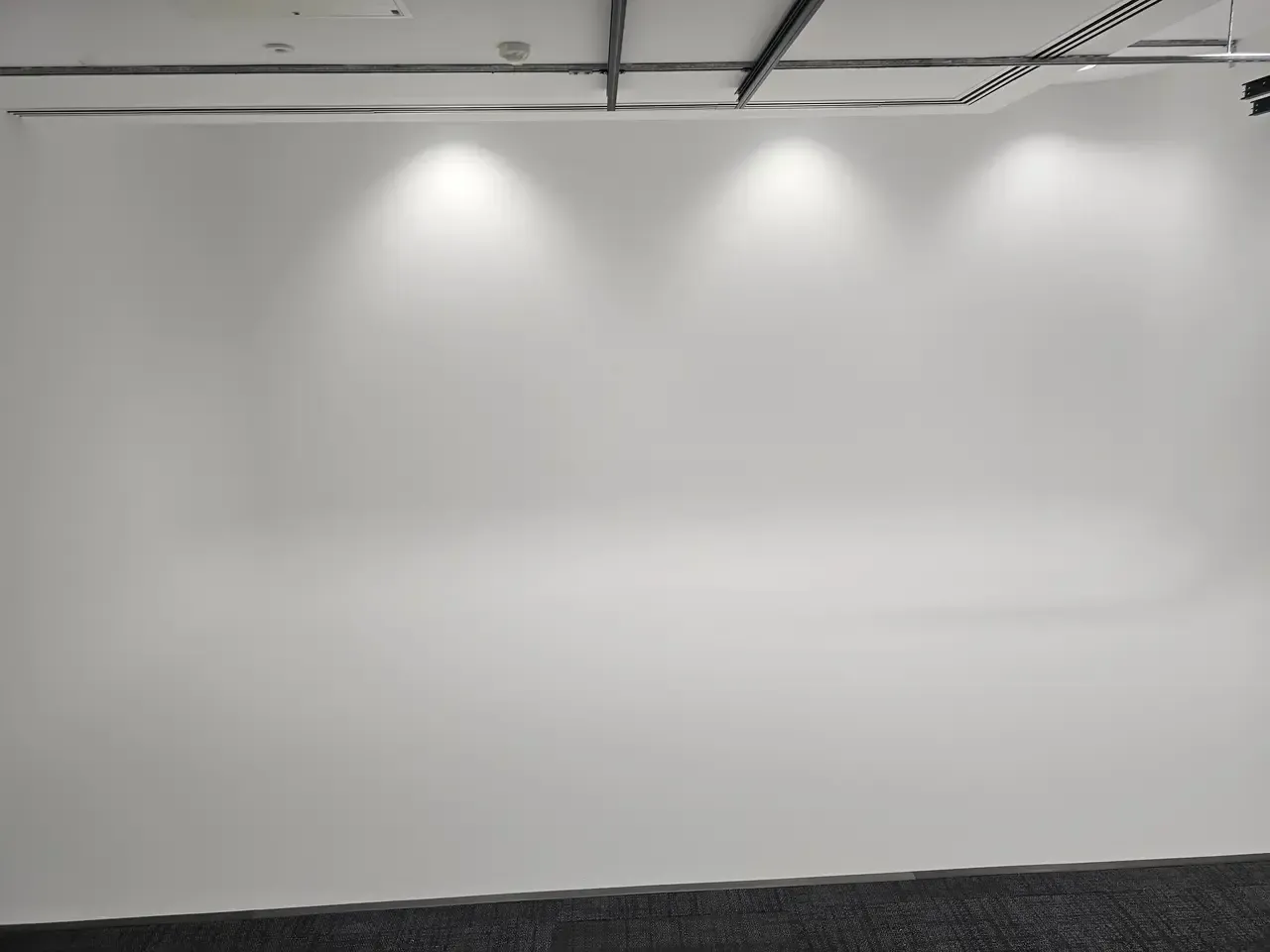 Cyc Wall installer in London for The Economist photo 3