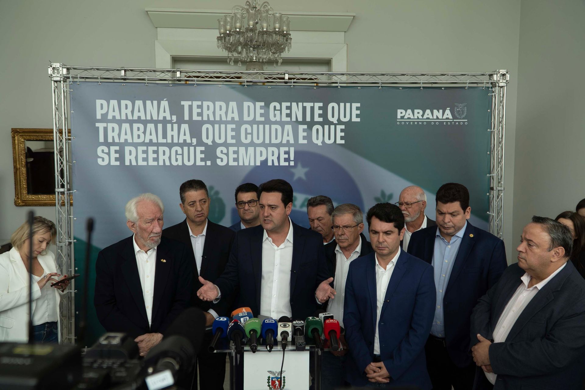 Gugu Bueno acompanha anúncio do Governo do PR sobre moradias emergenciais em Rio Bonito do Iguaçu