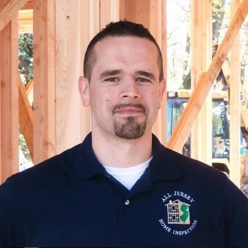 A man wearing a shirt that says all jersey home inspection