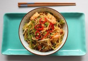 STIR FRY RICE NOODLES WITH PRAWNS AND EDAMAME