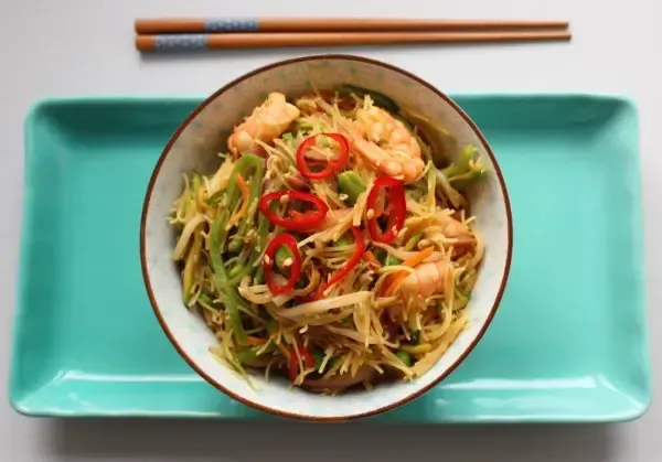 Stir Fry Rice Noodles With Prawns and Edamame