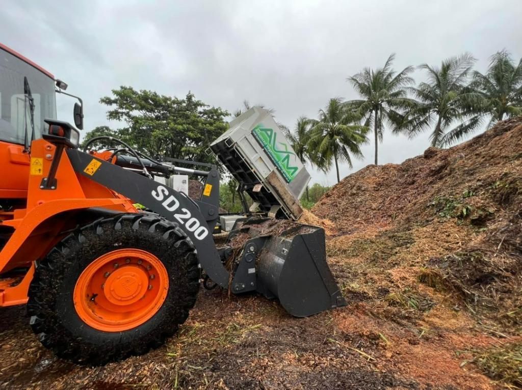 A Sd200 Wheel Loader Is Loading a Truck Into a Pile of Dirt — Advanced Vegetation Management in Stratford, QLD