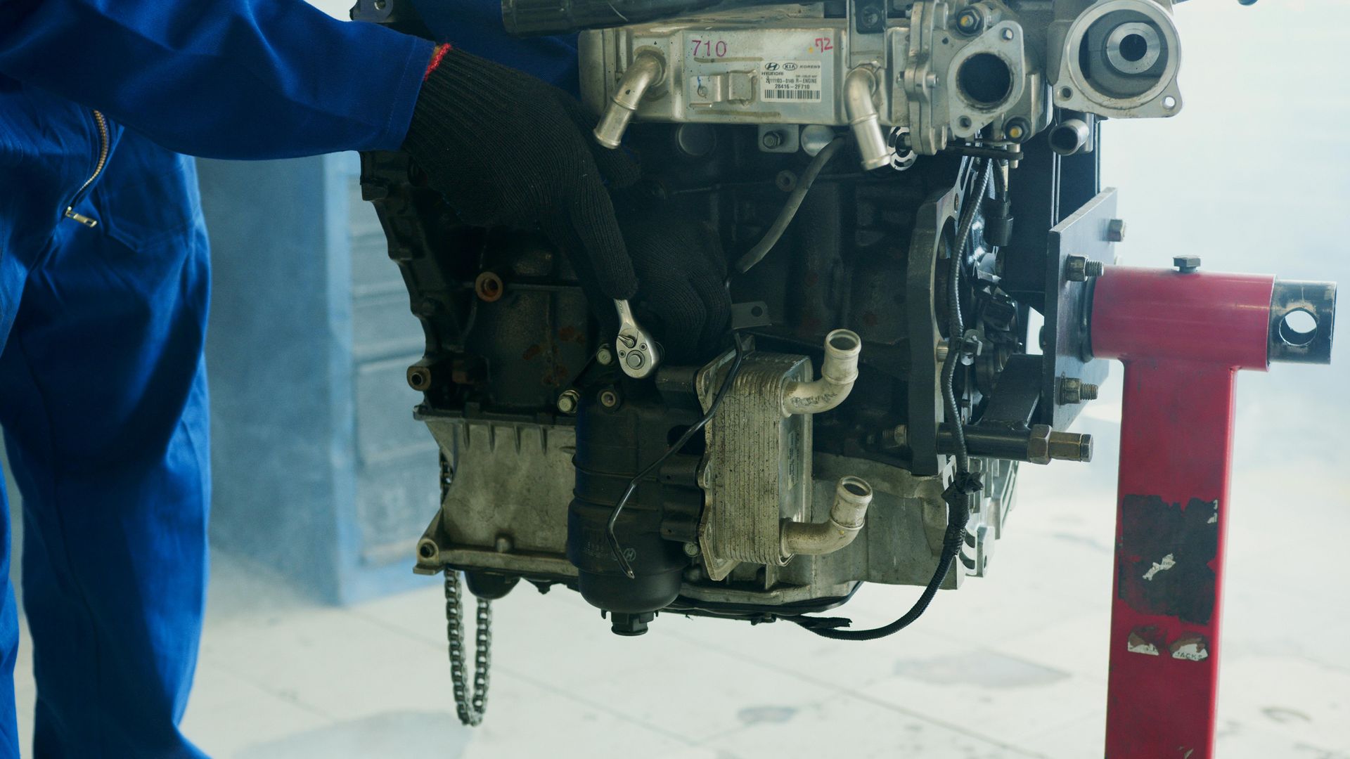 Vehicle Engine Removal And Repair In Auto Shop | Motiv Auto Care