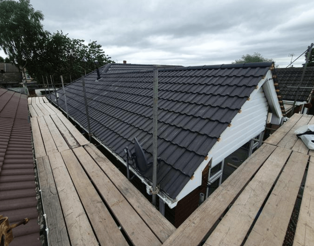Picture of a new bungalow roof fitted by Roofers London