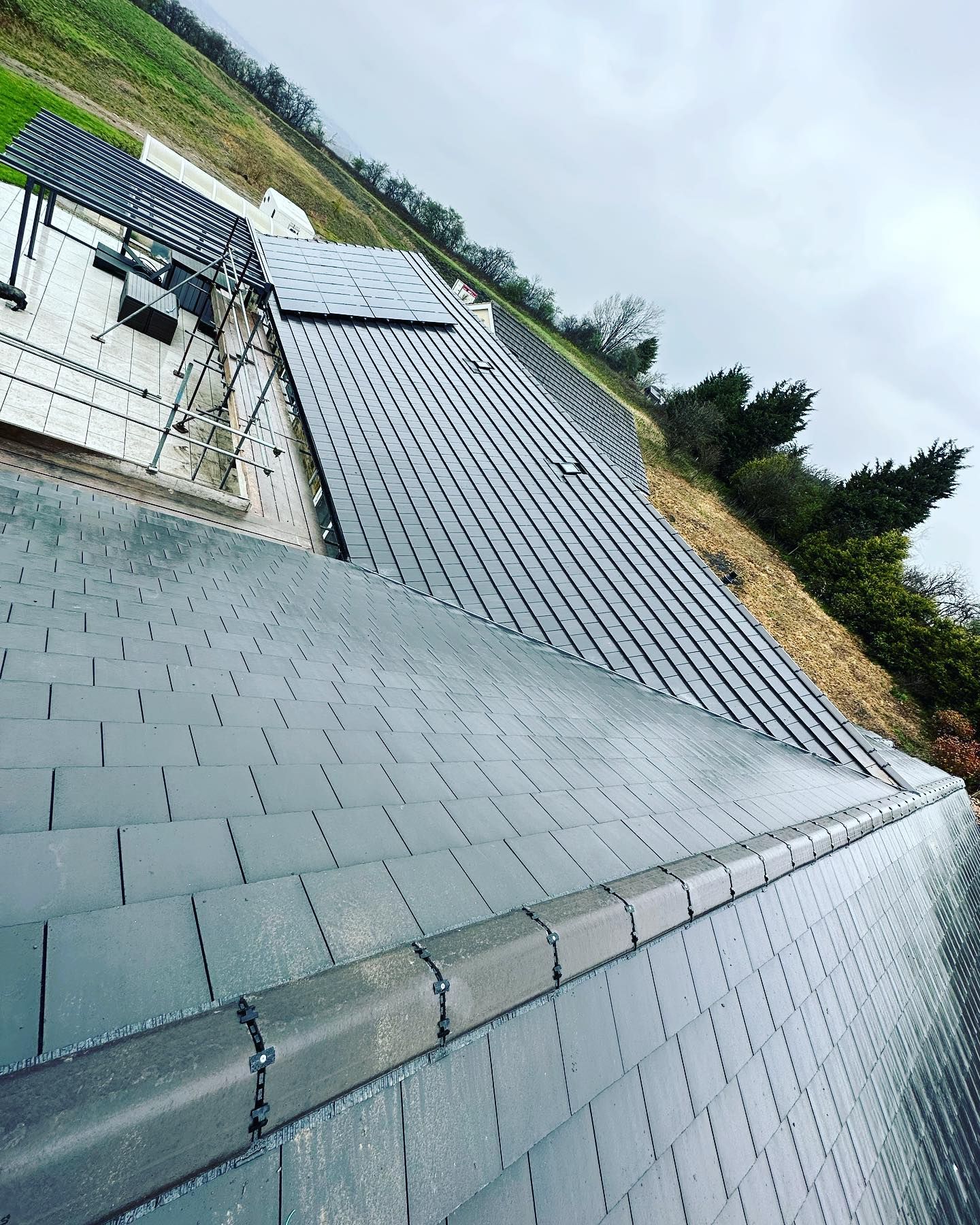 A picture of a roof replacement on a large detached property by Hightop Roofers London.