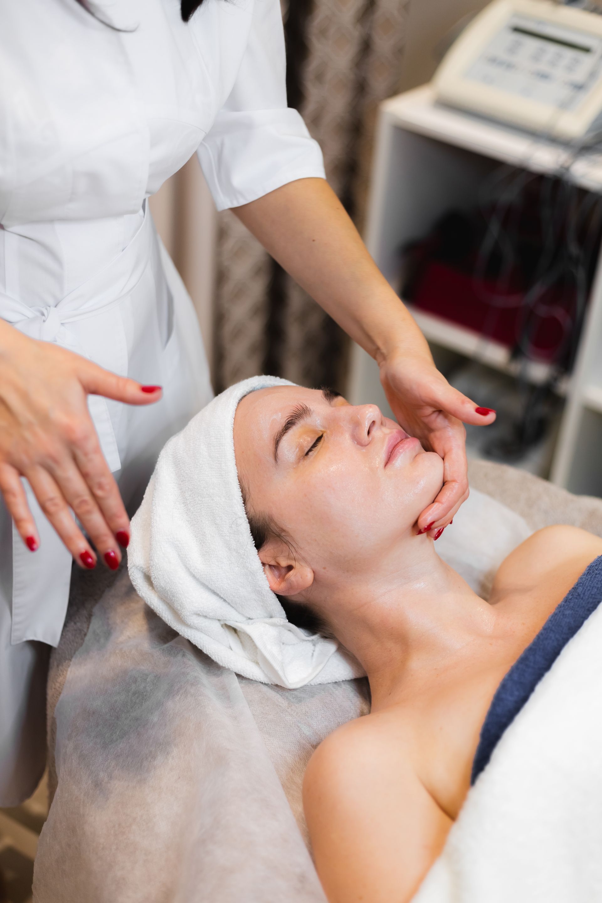 woman receiving HydraMaster facial treatment