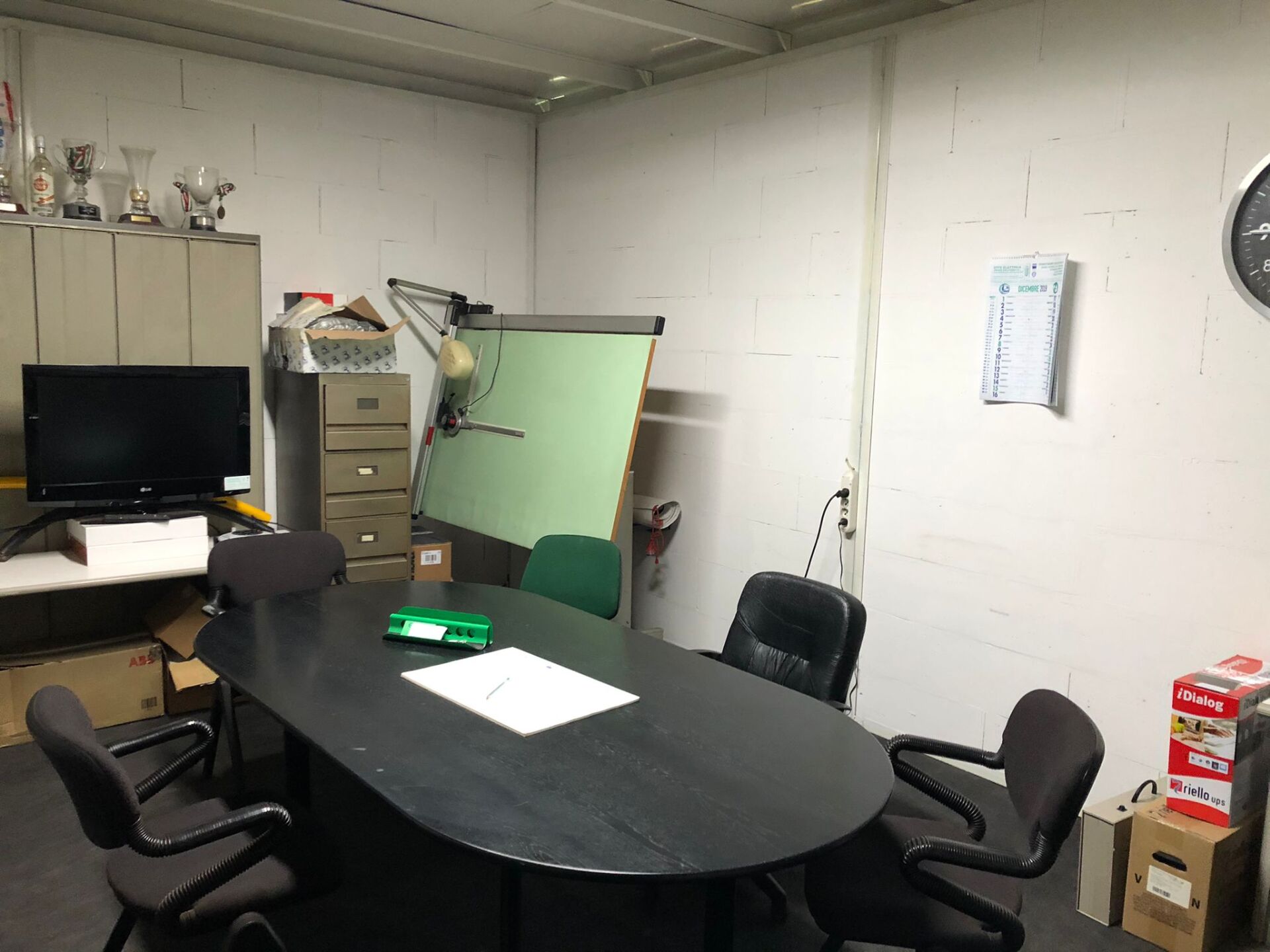 ufficio della ditta di impianti elettrici civili e industriali