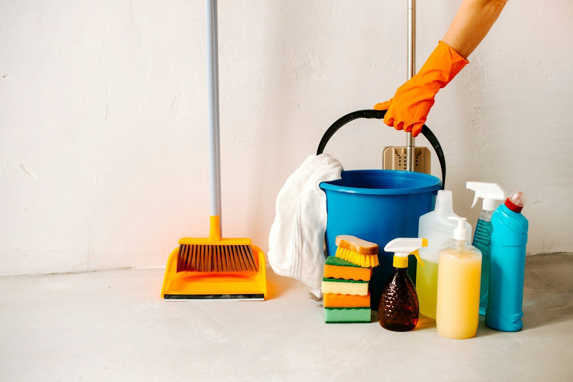 cleaning contractor
