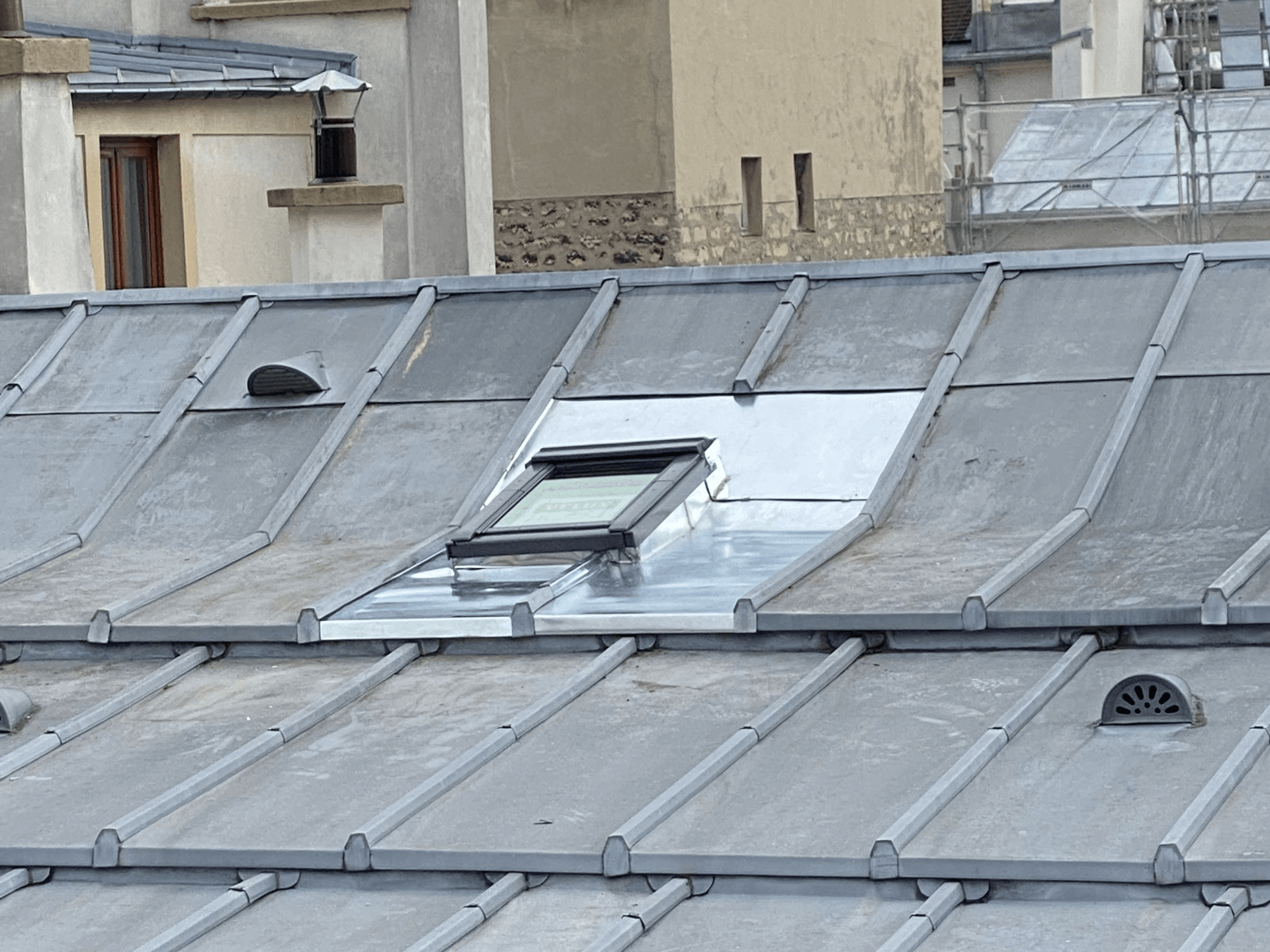 Fenêtre de toit Velux posée à Paris 5