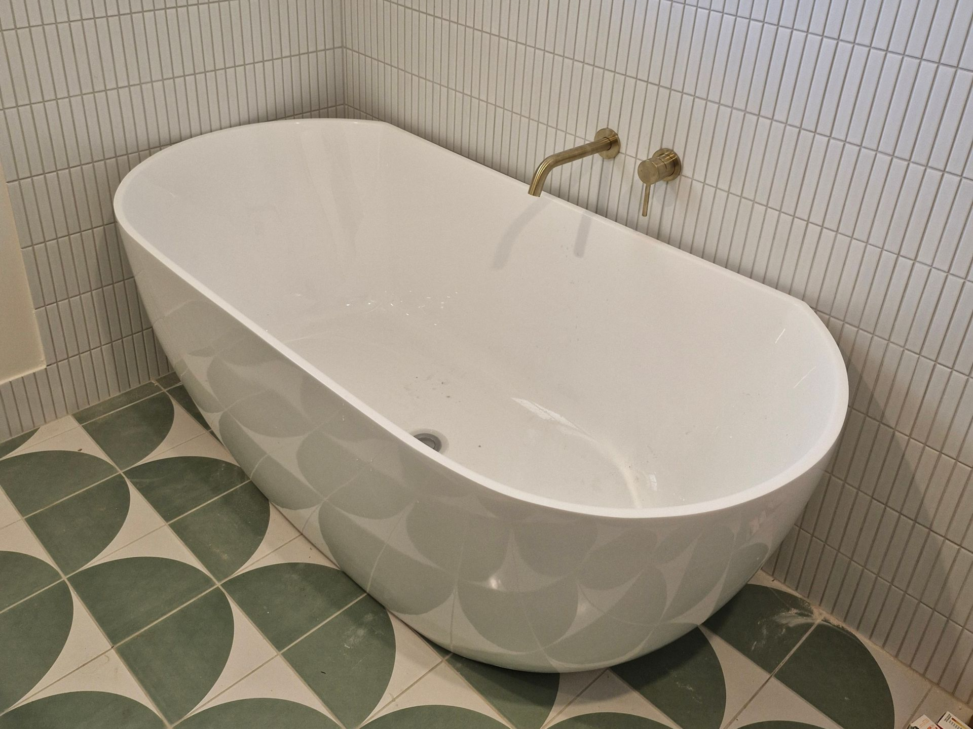 oval bathtub