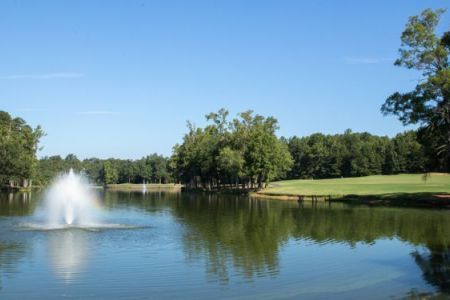 There is a fountain in the middle of the lake.