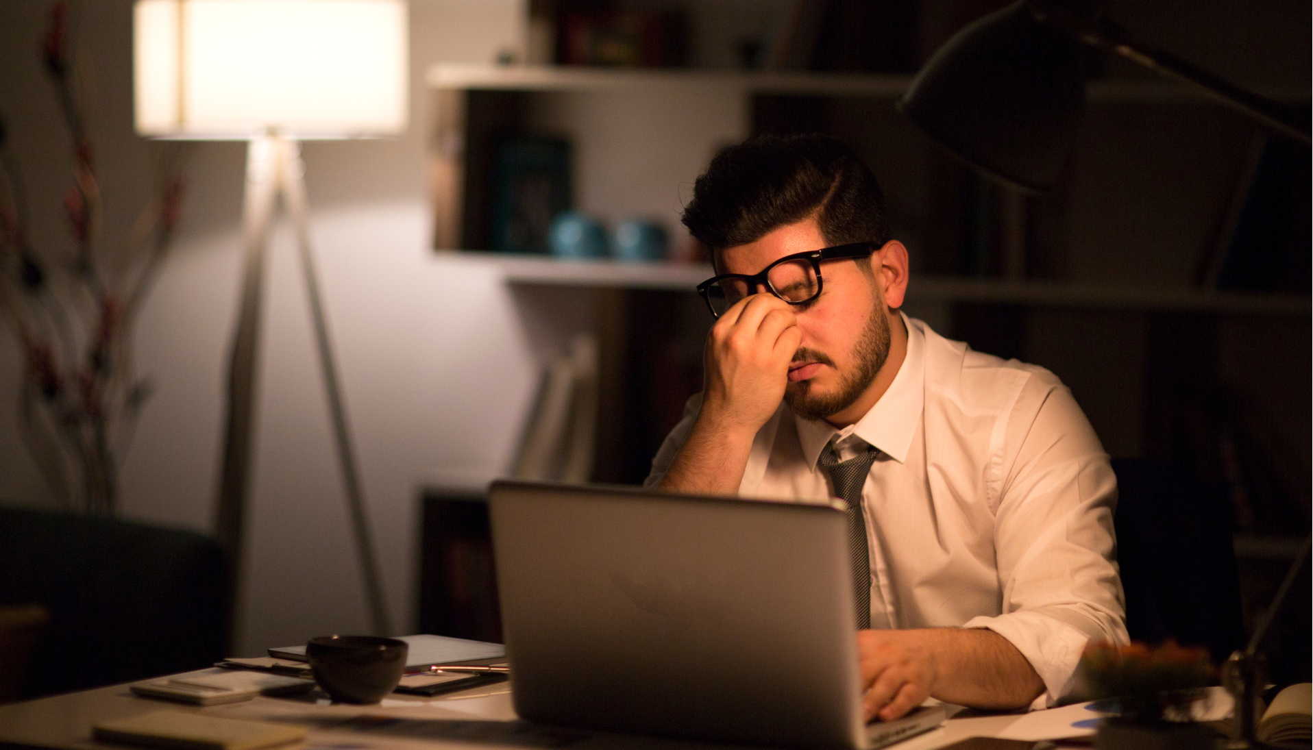 A remote worker feels the negative effects of work from home: depression, burnout & stress
