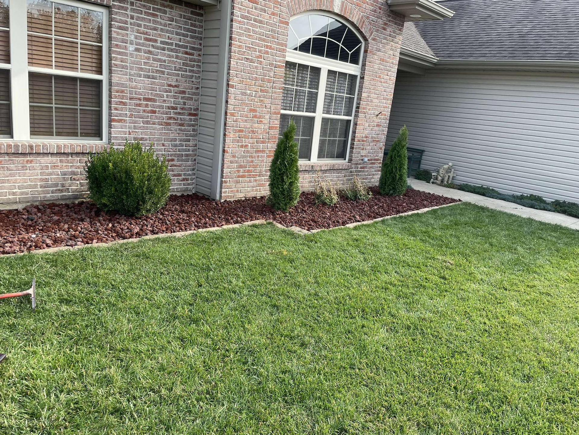 Need the Edges of Your Columbia, MO Landscape Trimmed? Call Elite Outdoor Solutions in Mid-Missouri.
