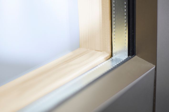 finestra in legno e alluminio