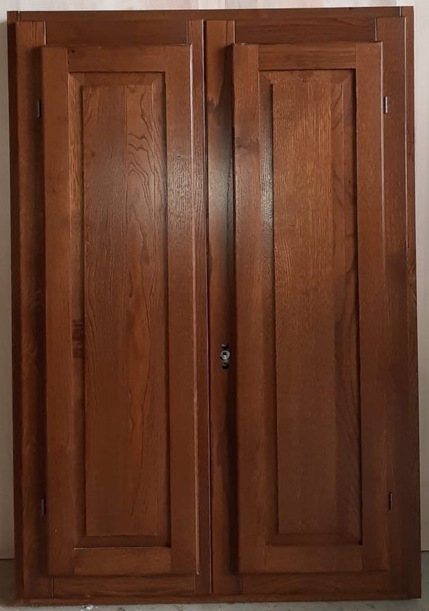 porta in legno artigianale con due ante