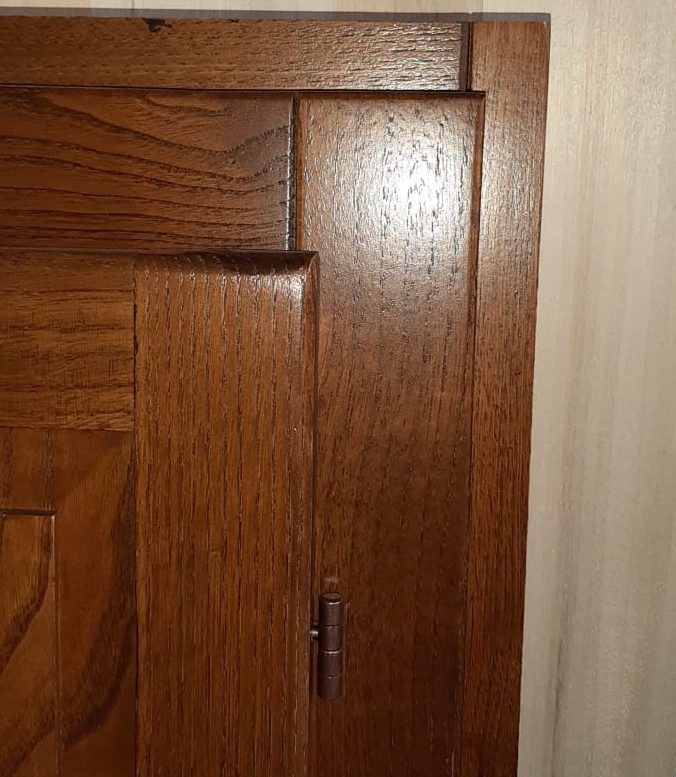 parte superiore di una porta in legno