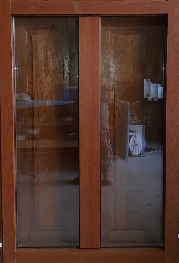 porta finestra in legno con due ante