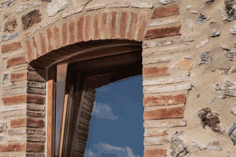 finestra in legno con apertura a vasistas