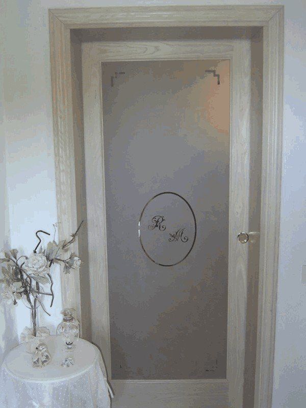 porta con finitura opaca